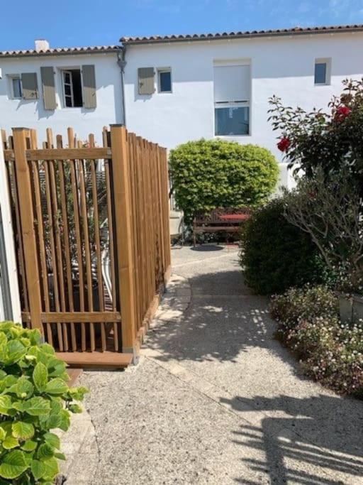 Maison De Vacances La Flotte 00491Ui Kültér fotó