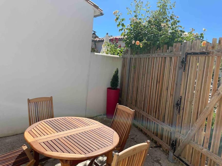 Maison De Vacances La Flotte 00491Ui Kültér fotó
